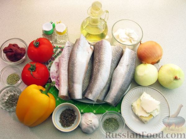 Хек, тушенный с овощами (на сковороде)