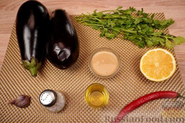 Фаршированные баклажаны с перцем чили, чесноком и тахини