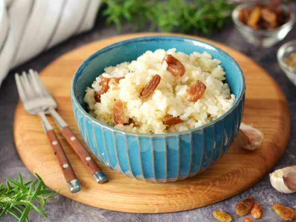 Постный рис с изюмом