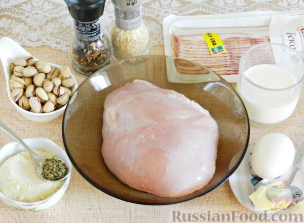 Террин из индейки с фисташками, в беконе